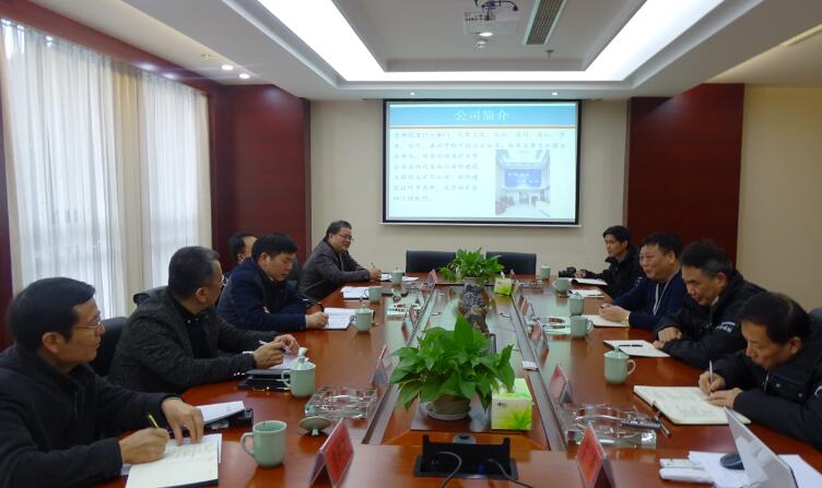 聆聽董事長對公司的介紹和對行業(yè)的建議